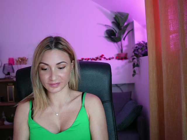 Cumwithsarah live cam on BongaCams