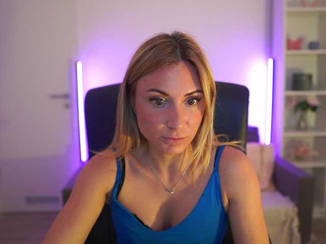 Cumwithsarah live cam on BongaCams