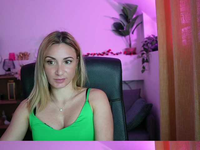 Cumwithsarah live cam on BongaCams
