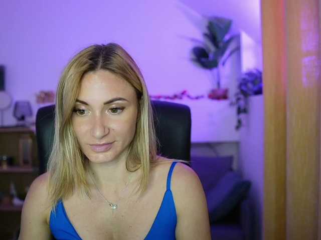 Cumwithsarah live cam on BongaCams