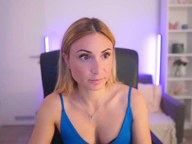 Cumwithsarah live cam on BongaCams