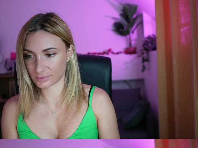 Cumwithsarah live cam on BongaCams