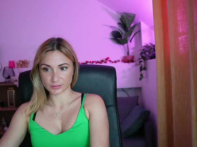 Cumwithsarah live cam on BongaCams