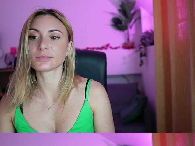 Cumwithsarah live cam on BongaCams
