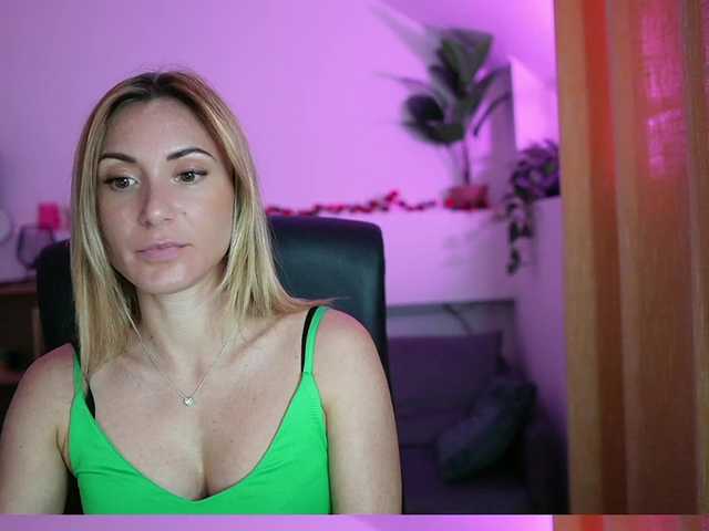 Cumwithsarah live cam on BongaCams