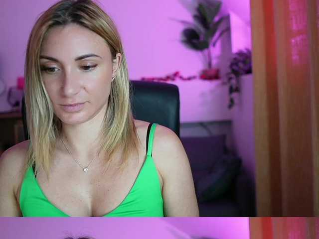 Cumwithsarah live cam on BongaCams