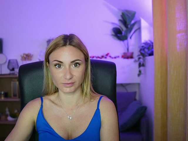 Cumwithsarah live cam on BongaCams