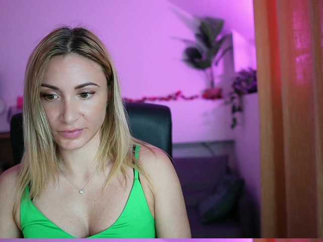 Cumwithsarah live cam on BongaCams