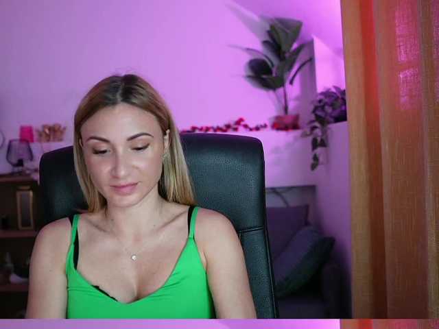Cumwithsarah live cam on BongaCams