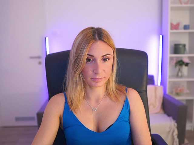 Cumwithsarah live cam on BongaCams
