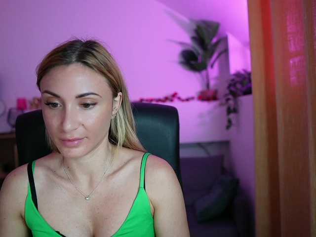 Cumwithsarah live cam on BongaCams