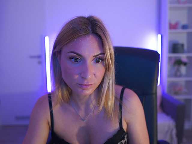 Cumwithsarah live cam on BongaCams