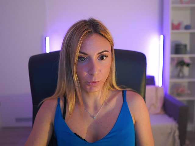 Cumwithsarah live cam on BongaCams