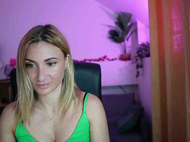 Cumwithsarah webcam