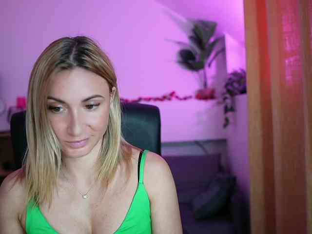 Cumwithsarah webcam
