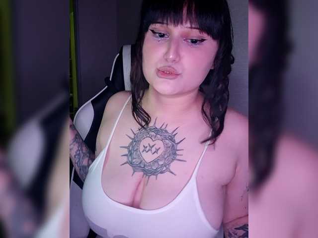 IVYMRR live cam on BongaCams