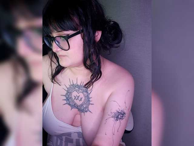 IVYMRR live cam on BongaCams