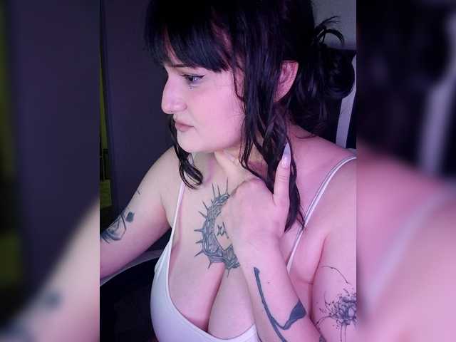 IVYMRR live cam on BongaCams