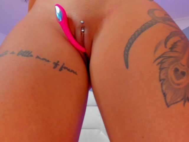 TouchMyTattoo live cam on BongaCams