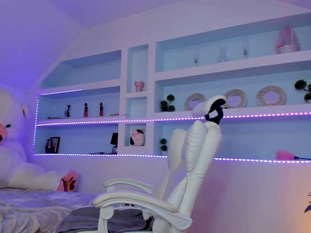 TouchMyTattoo — live female cam