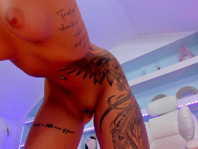 TouchMyTattoo live cam on BongaCams
