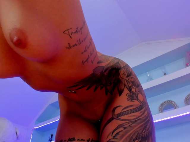 TouchMyTattoo live cam on BongaCams