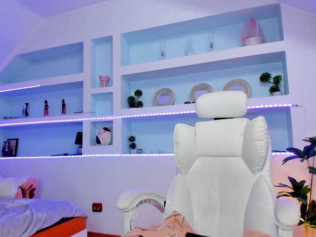 TouchMyTattoo live webcam show