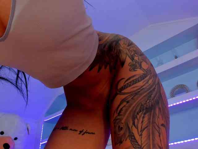 TouchMyTattoo webcam