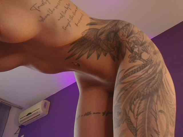 TouchMyTattoo webcam