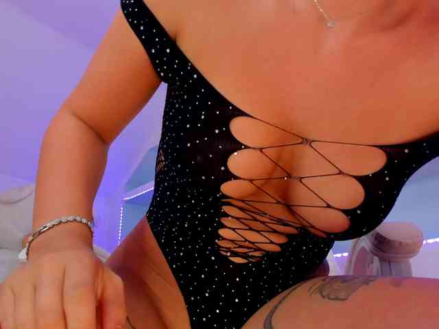 TouchMyTattoo webcam