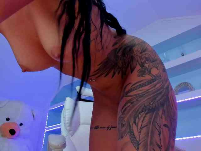 TouchMyTattoo webcam