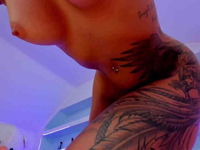 TouchMyTattoo webcam
