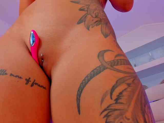 TouchMyTattoo webcam
