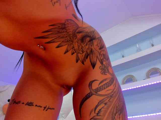 TouchMyTattoo webcam
