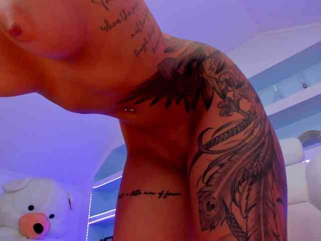 TouchMyTattoo webcam