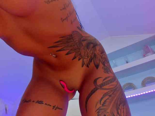 TouchMyTattoo webcam
