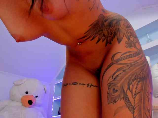 TouchMyTattoo webcam