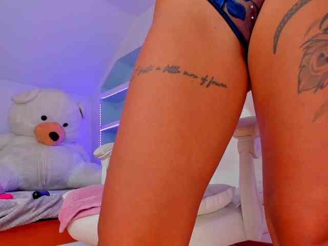 TouchMyTattoo webcam
