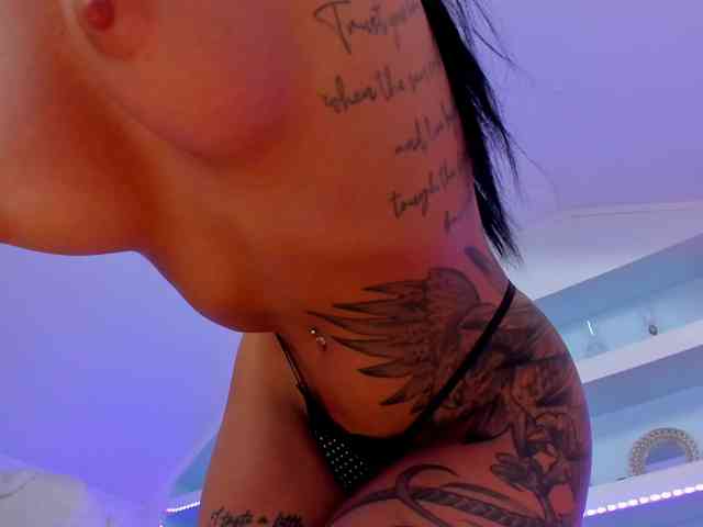 TouchMyTattoo webcam