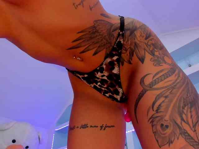 TouchMyTattoo webcam