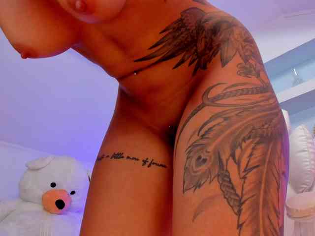 TouchMyTattoo webcam