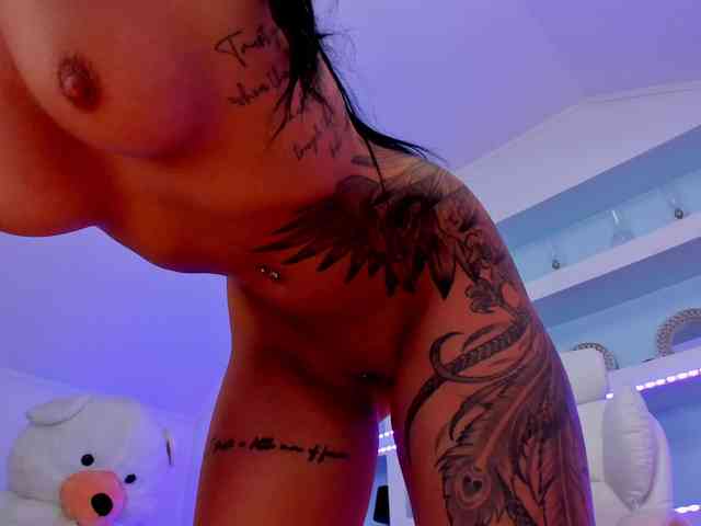TouchMyTattoo webcam
