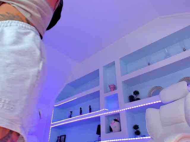 TouchMyTattoo webcam