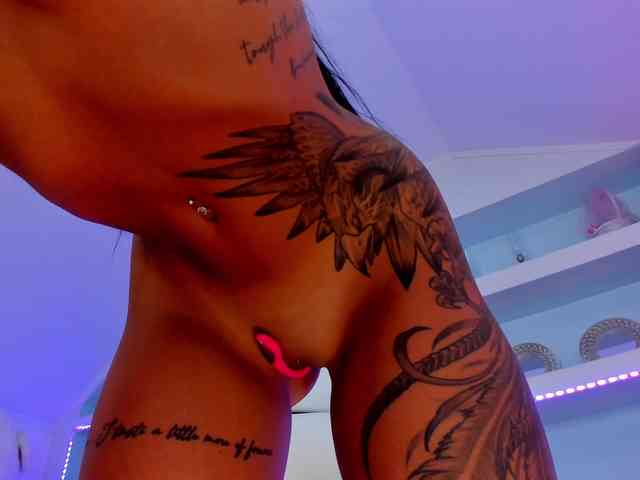 TouchMyTattoo webcam