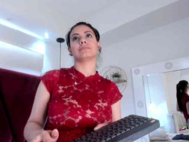 CamiilaSweet webcam