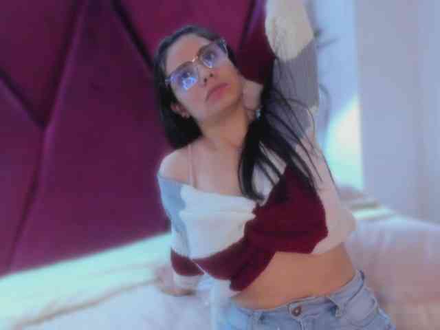 CamiilaSweet webcam