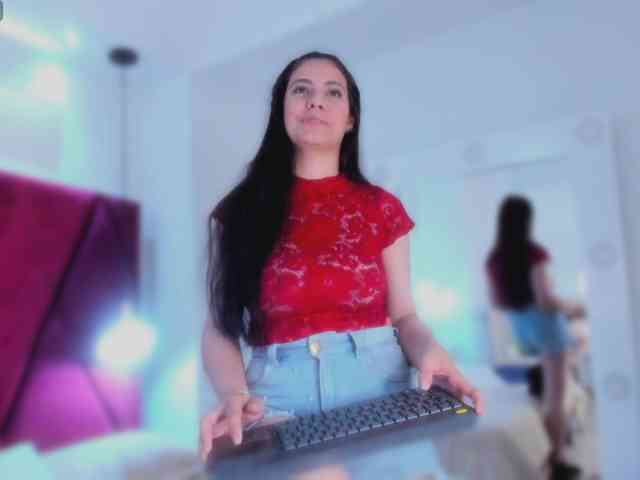 CamiilaSweet webcam