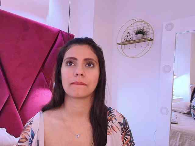 CamiilaSweet webcam