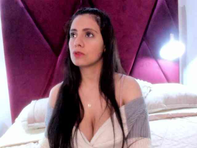 CamiilaSweet webcam