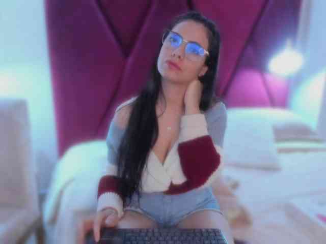 CamiilaSweet webcam